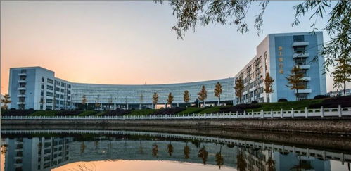 華中科技大學(xué)新增人工智能與智能建造專業(yè)，同時(shí)歡迎報(bào)考公共衛(wèi)生與預(yù)防醫(yī)學(xué)與軟件開發(fā)方向